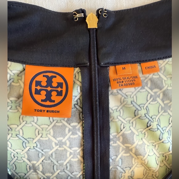 Tory Burch 100% Silk Dress M Navy Blue Green Chain Link Print Boat Neck Gold Zip - Picture 2 of 9